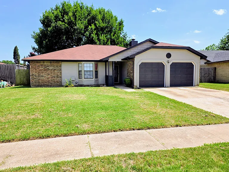 2641 Berkshire Ln — Photo 21