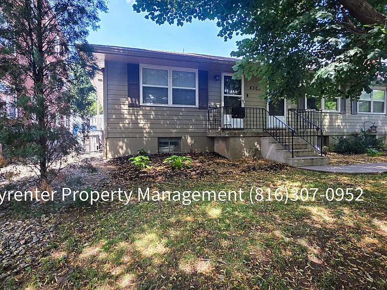 4308 Oak St — Photo 2