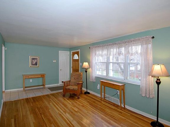 5th image of 149 Peters Dr