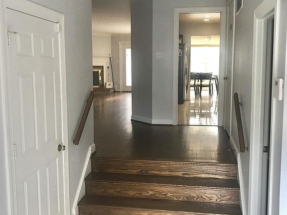 3rd image of 6315 Chaucer View Cir