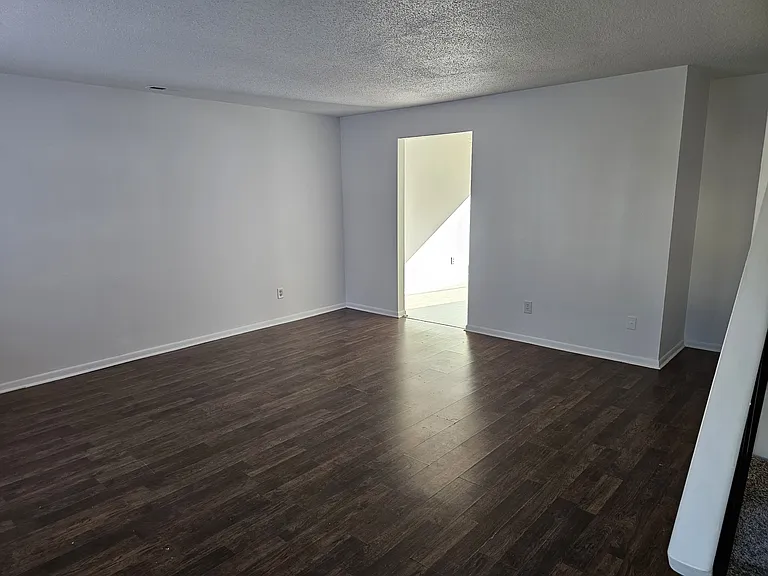 719 Spence Cir — Photo 6