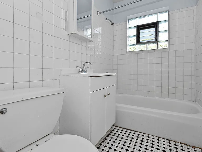7818-7820 S Shore Dr — Photo 20