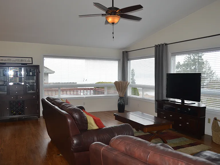 2832 Chambers Bay Dr — Photo 15