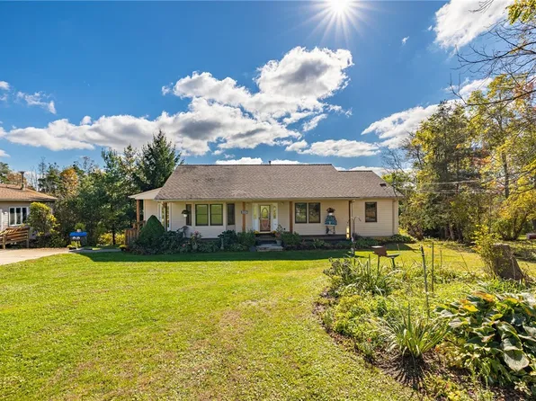 7175 Bear Ridge Rd, North Tonawanda, NY 14120