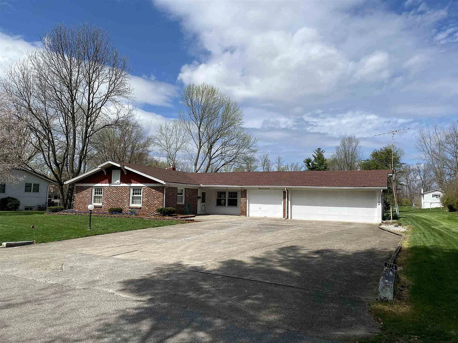 3724 W Maple Leaf Dr photo 1