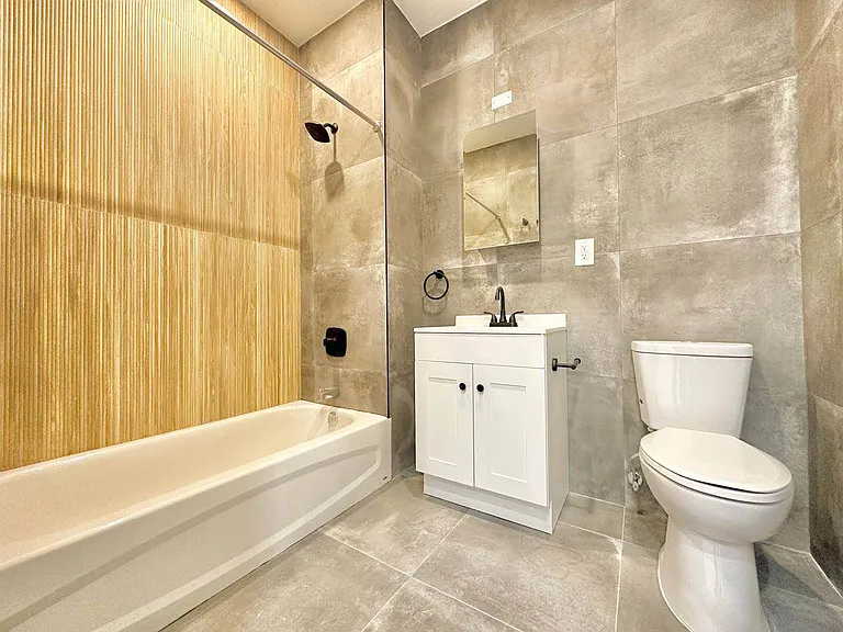 1118 Willoughby Ave #1L — Photo 5