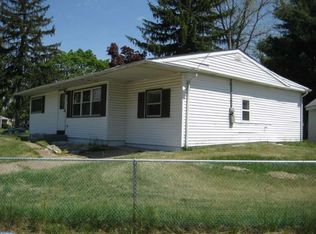 531 Oxford Dr, Maple Shade, NJ 08052