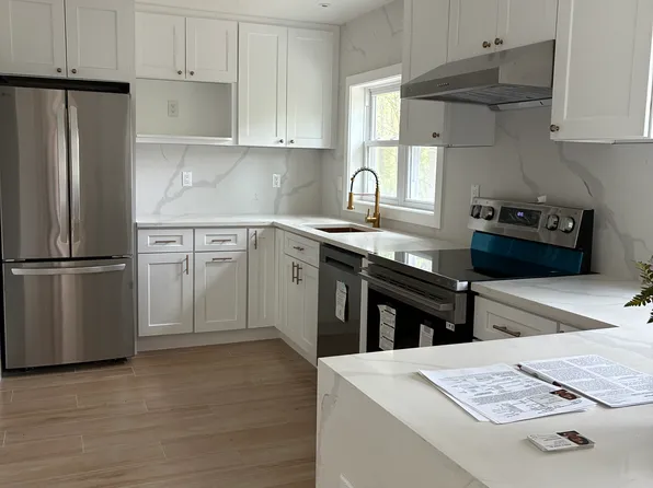 (undisclosed Address), Huntington, NY 11743