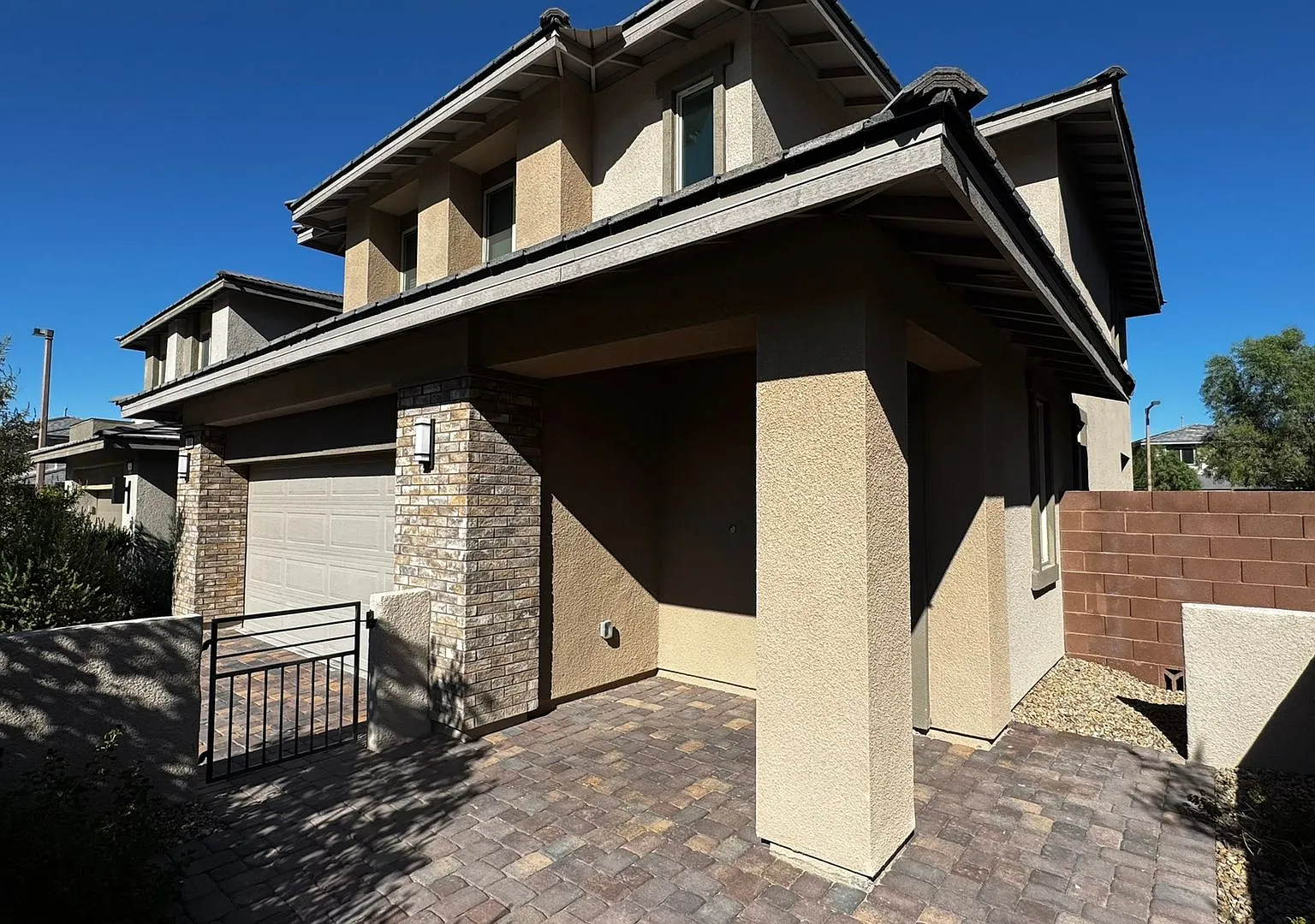 Upscale Executive Living — Photo 2