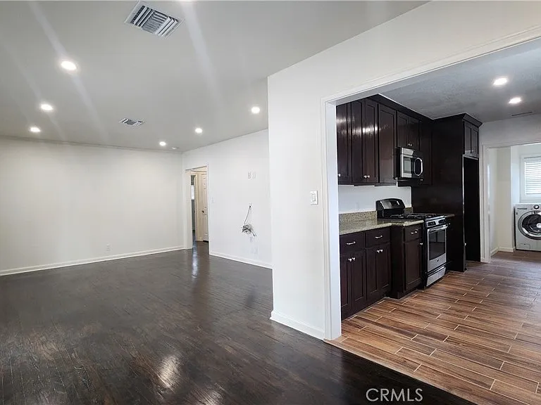 15709 Devonshire St — Photo 7