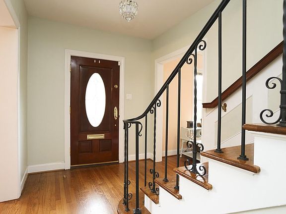 5th image of 3306 Parkwood Dr