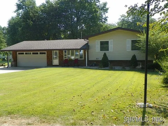 487 Tamarach Dr photo 1