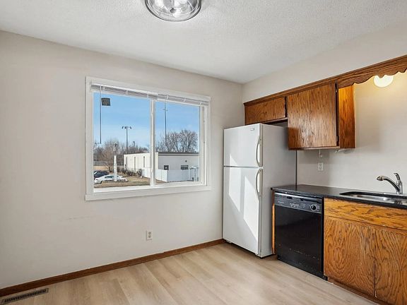 3rd image of 2281 11th Ave E APT 4