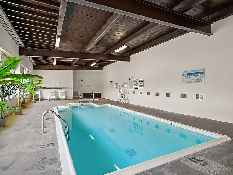 Regency Apartments — Photo 10