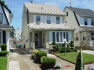 18713 Quencer Rd, Saint Albans, NY 11412