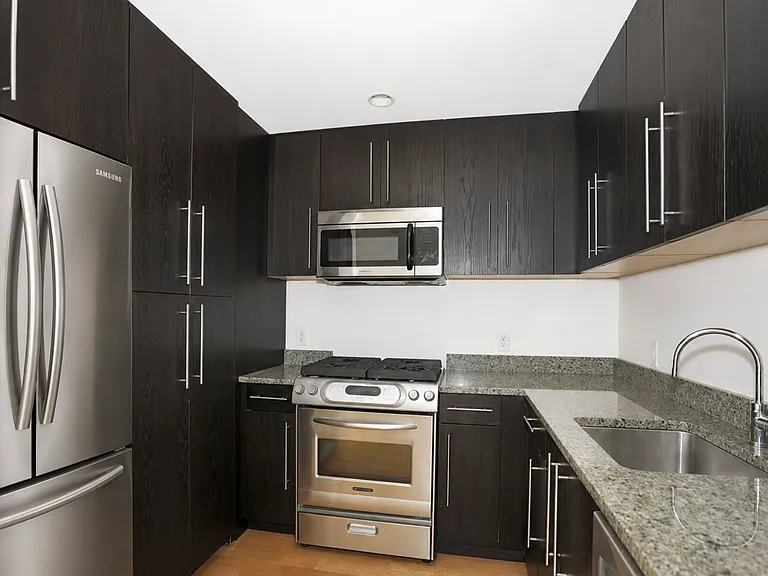 512 Hudson Park — Photo 13