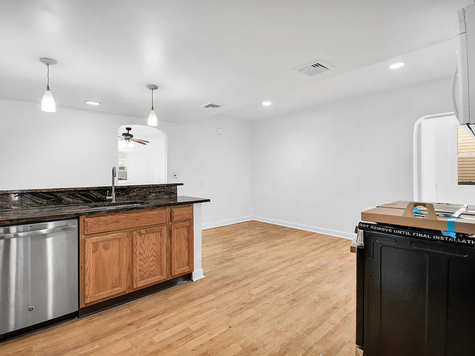 Kitchen/Dining area