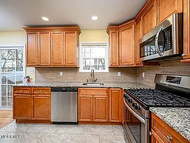 19 Princeton Dr — Photo 3