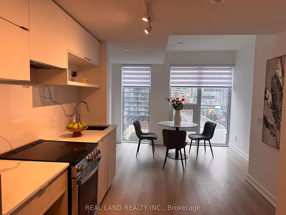 100 Queen St E #1603
