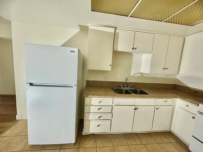 11058 Cantlay St #2 — Photo 4