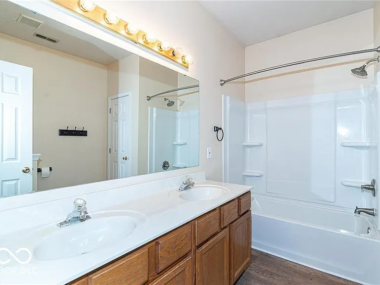 10272 Lakeland Dr — Photo 11