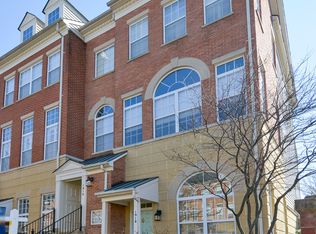 1918 Crescent Park Dr #32A, Reston, VA 20190