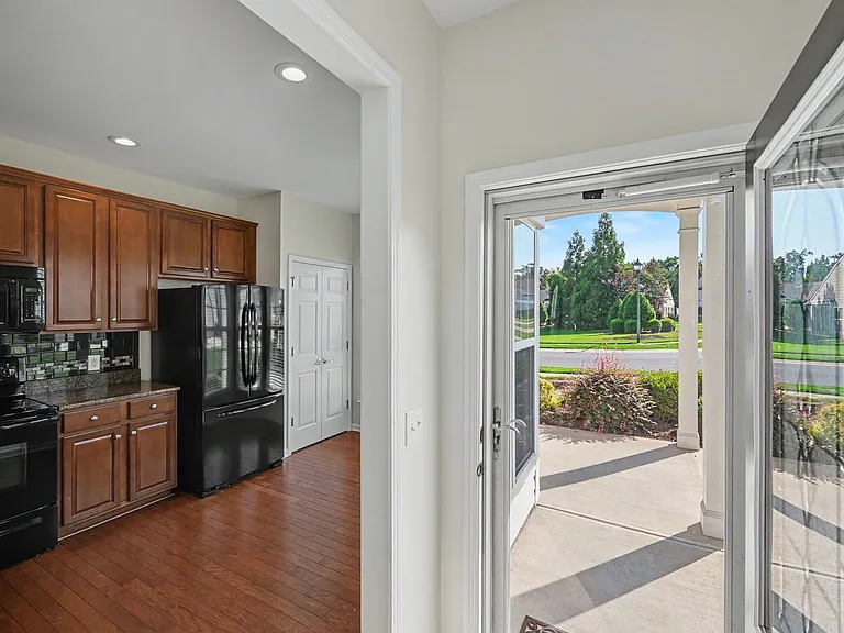 9009 Smokey Hill Ln — Photo 12