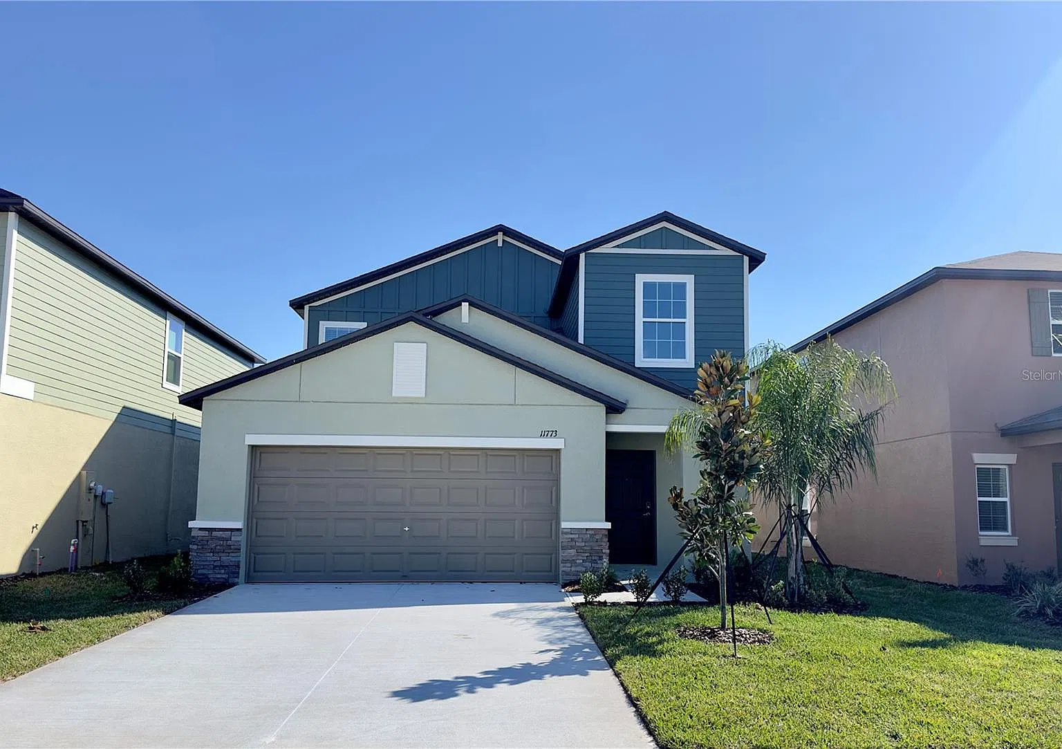 5 bed, 2.5 bath, 2389 sqft, $2,600 — Photo 2