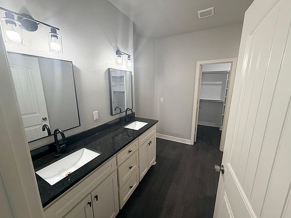 4th image of 501 W Vance St