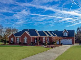 200 Pointe Dr, La Grange, NC 28551