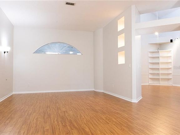 5th image of 2195 Catbriar Way