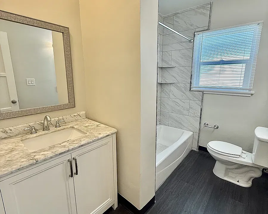 1045 E Carson St #7