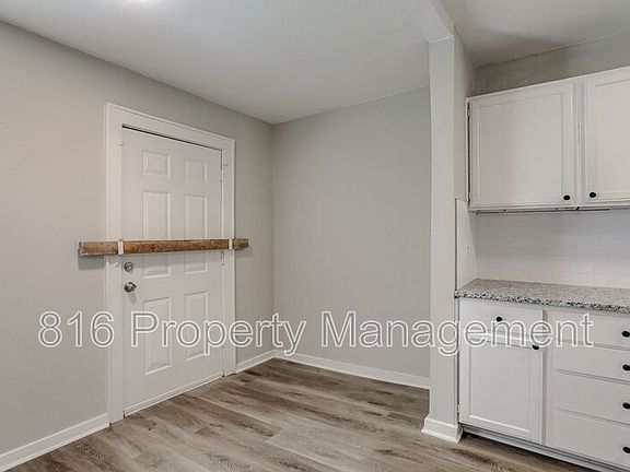5th image of 3541 Mersington Ave
