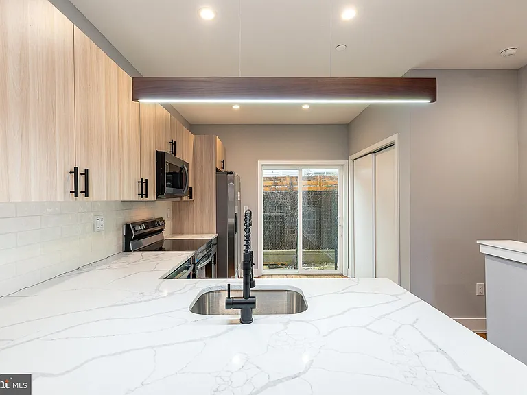 2821 Livingston St #1 — Photo 10