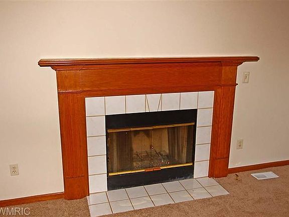 5th image of 605 W Fennville St