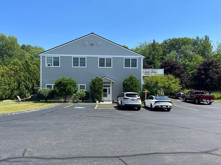 30 Ledgewood Dr #3 — Photo 2