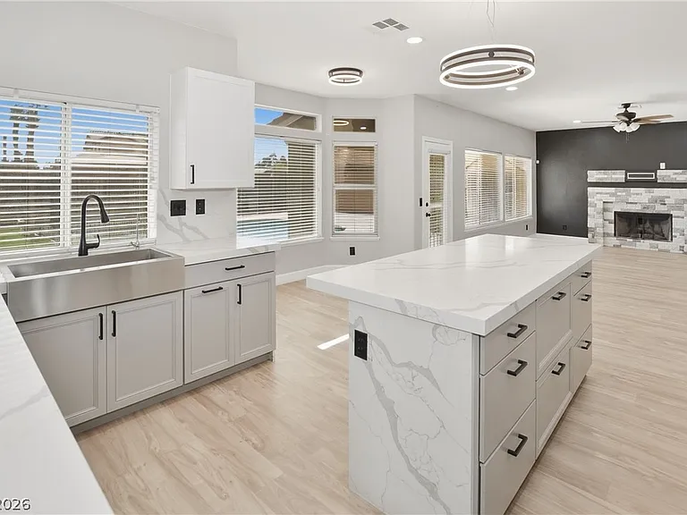 747 Canyon Crest Dr — Photo 12