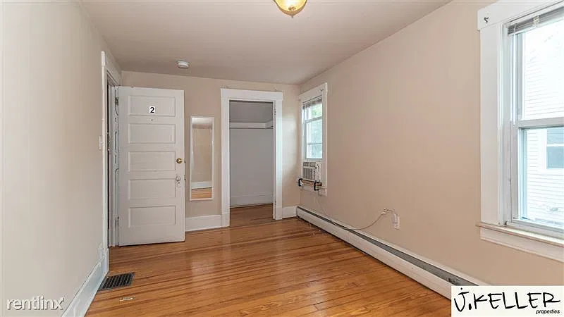 914 Woodlawn - 1 — Photo 3