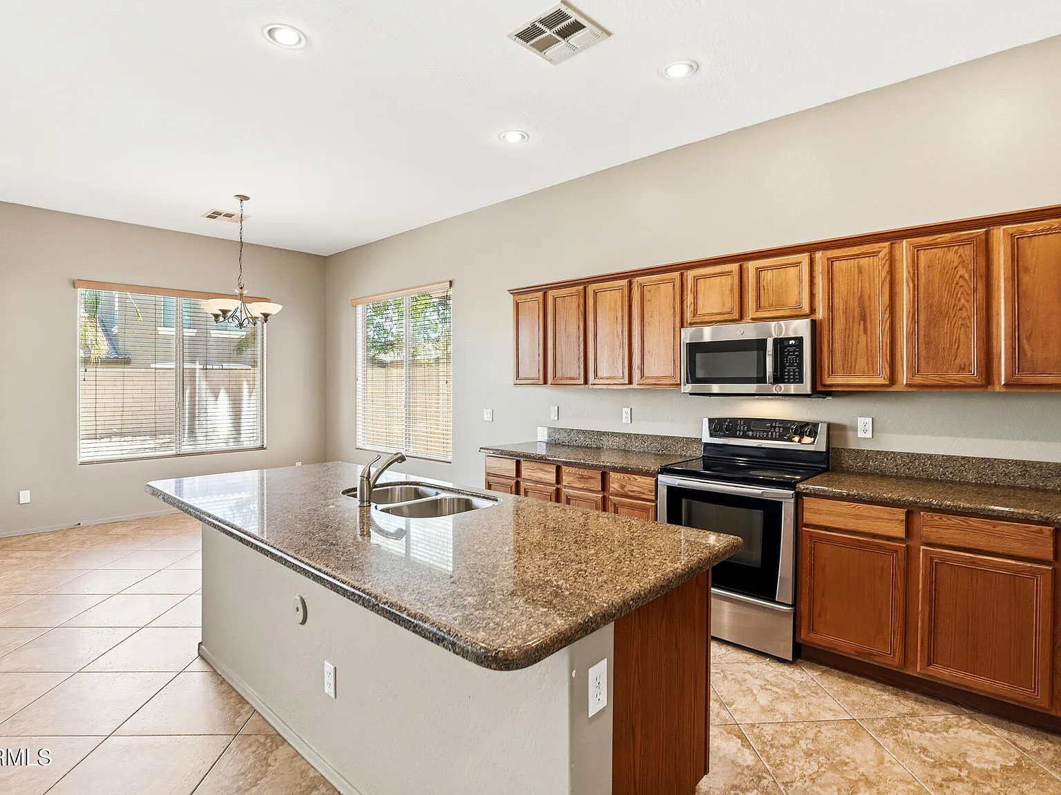 3 bed, 2.0 bath, 2103 sqft, $2,000 — Photo 2