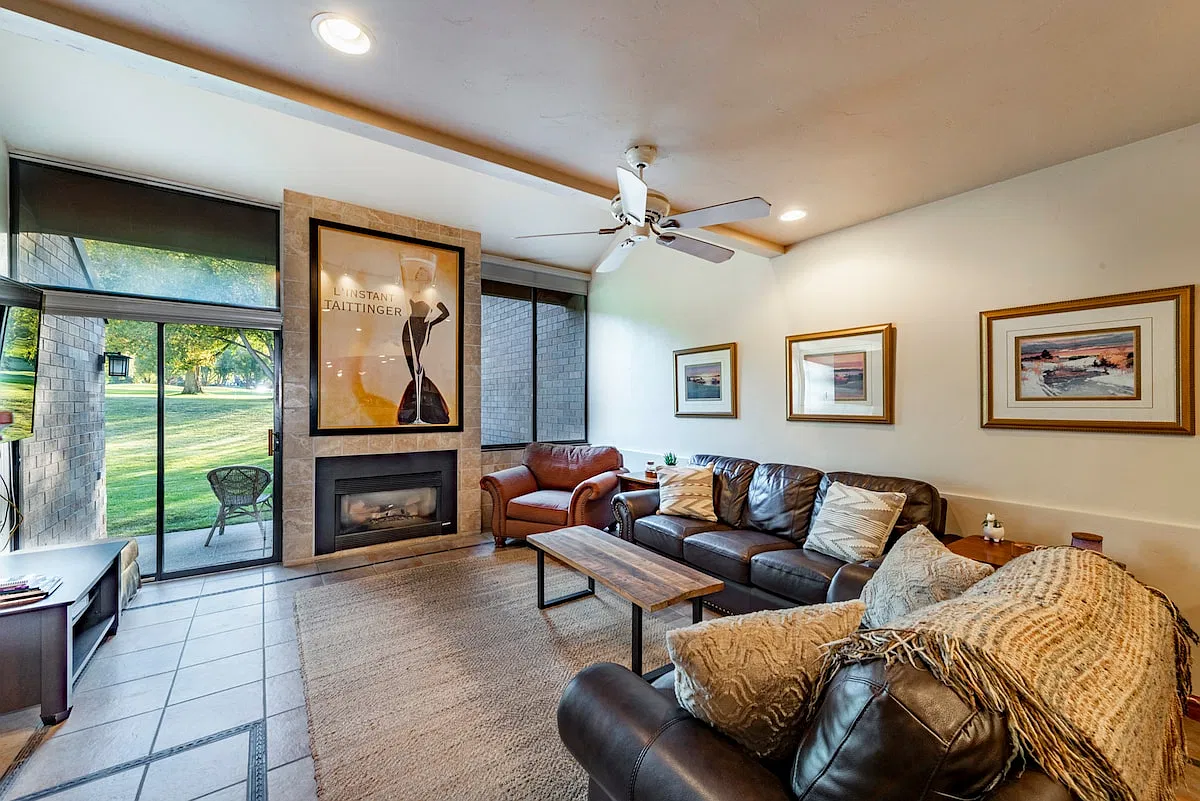 4 bed, 2.5 bath, 1700 sqft, $5,040 — Photo 2