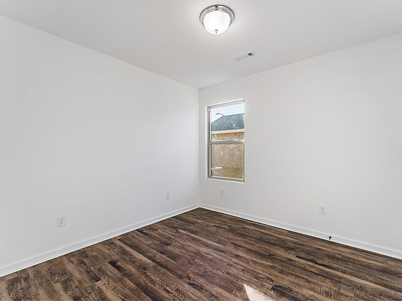 4th image of 904 S Green Heron Ln