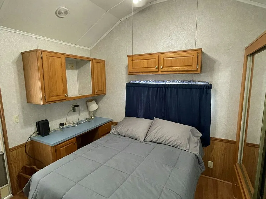 1 bed, 1.0 bath, 396 sqft, $1,245 — Photo 3