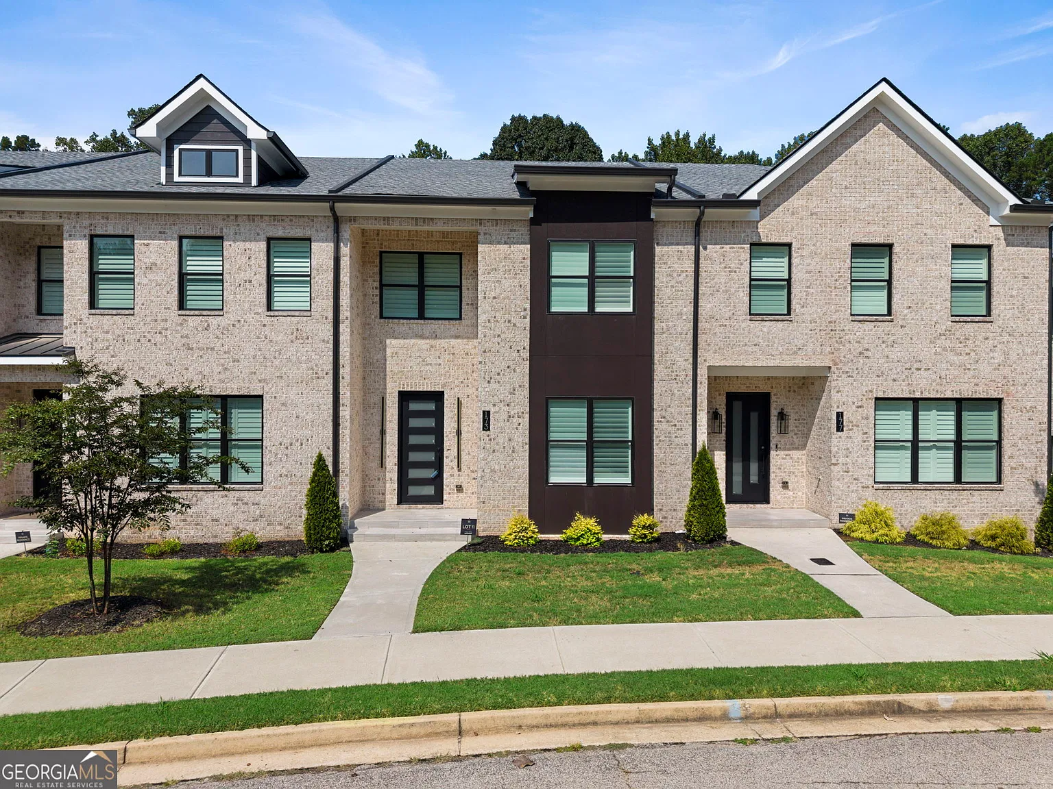 4 bed, 2.5 bath, 2315 sqft, $2,995 — Photo 3