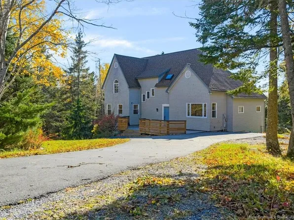 17 Waterview Pl, Saint John, NB E2K 5K2