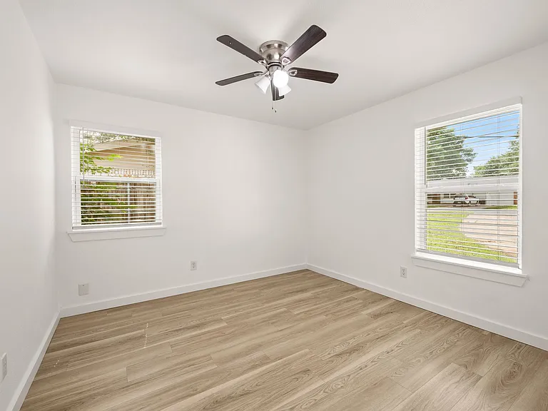 840 Edgehill Dr — Photo 14