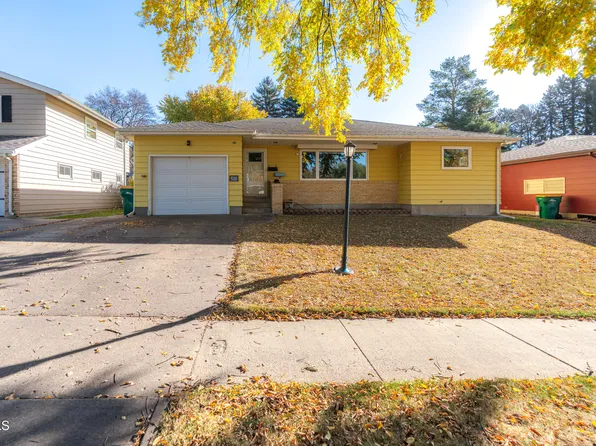 1321 N 17th St, Bismarck, ND 58501