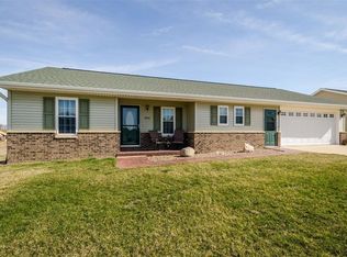 1612 Meadow Ridge Ct, Anamosa, IA 52205