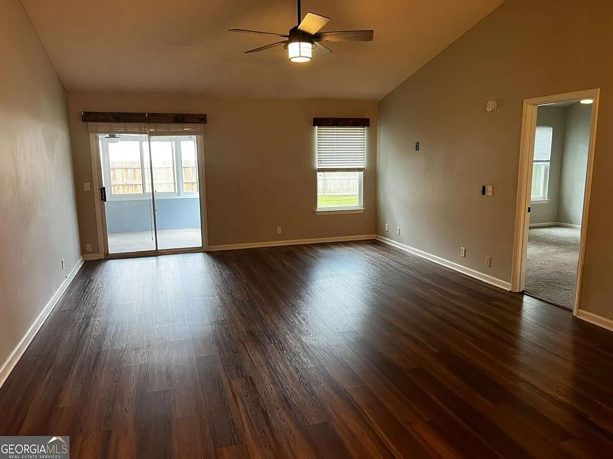 4 bed, 2.0 bath, 1617 sqft, $2,275 — Photo 4