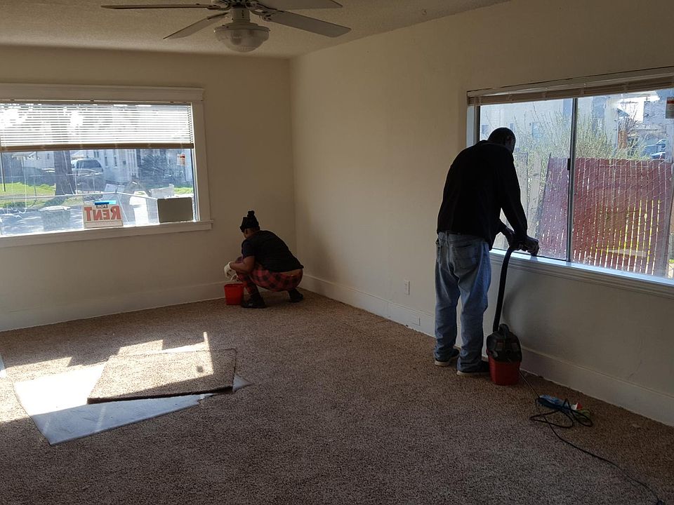 2nd image of 912 33rd St