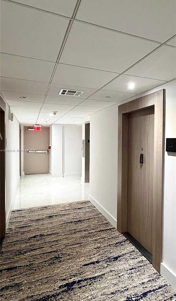 Corinthian Condo — Photo 1
